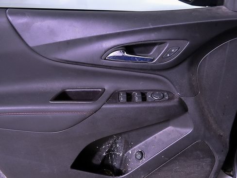 Used 2022 Chevrolet Equinox RS w/ Infotainment Package FWD image 16