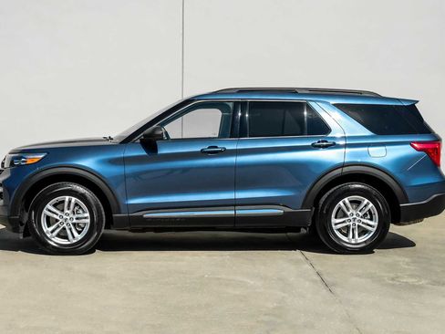 Used 2020 Ford Explorer XLT w/ Equipment Group 202A image 11