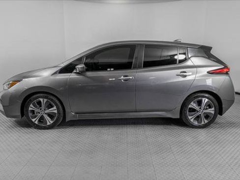 Used 2020 Nissan Leaf SV w/ SV Technology Package image 3