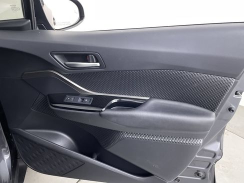 Used 2019 Toyota C-HR XLE FWD image 22