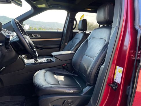 Used 2018 Ford Explorer XLT AWD/4WD image 17
