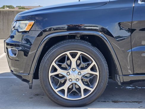 Used 2019 Jeep Grand Cherokee Overland AWD/4WD image 13