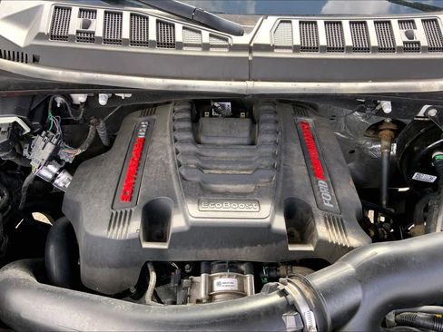 Certified 2019 Ford F150 Raptor w/ Equipment Group 802A Luxury image 32