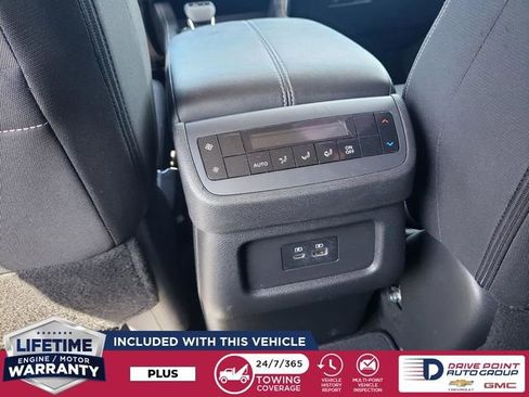 Used 2024 Nissan Pathfinder SV image 16