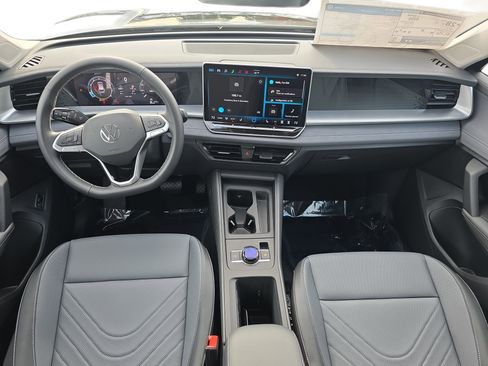 New 2026 Volkswagen Tiguan SE FWD image 9