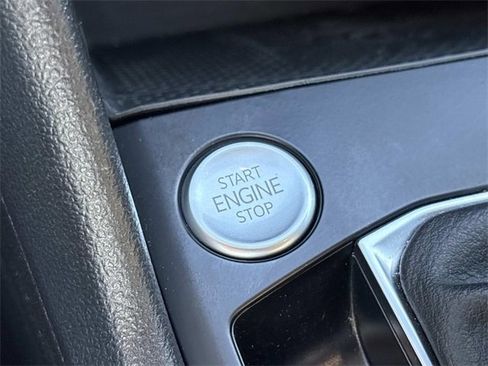 Used 2022 Volkswagen Taos SE image 34