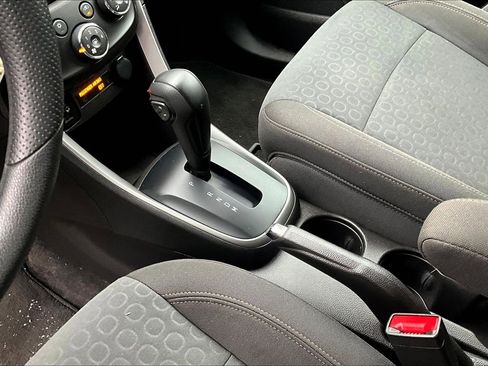 Used 2022 Chevrolet Trax LS w/ Tint and Cruise Package image 10