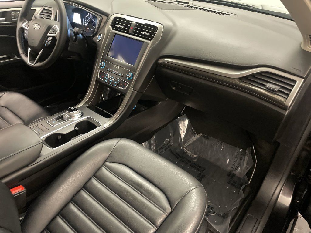 Used 2020 Ford Fusion SEL FWD image 22