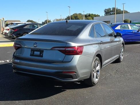 Used 2022 Volkswagen Jetta SE image 4