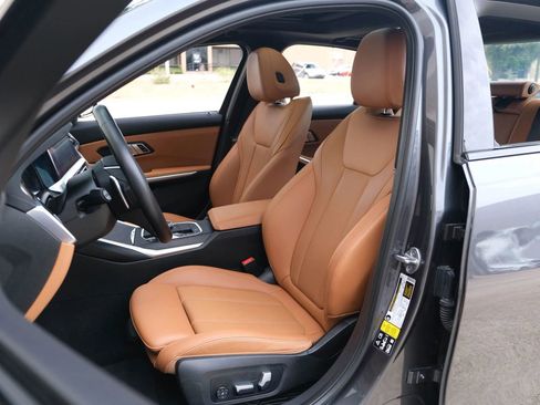 Used 2022 BMW 330i xDrive 330i xDrive Sedan 4D w/ Driving Assistance Package image 21