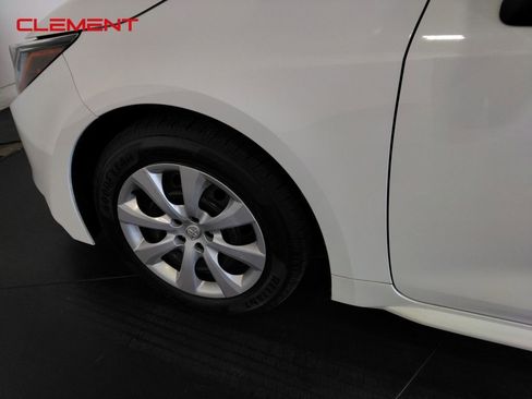 Used 2020 Toyota Corolla LE image 30