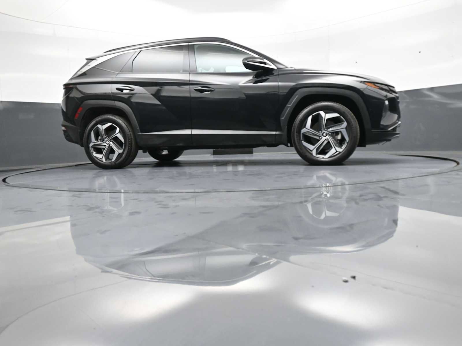 Certified 2024 Hyundai Tucson Limited AWD/4WD image 32