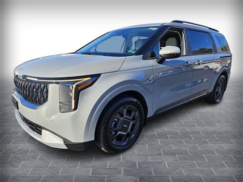 Used 2025 Kia Carnival EX image 3