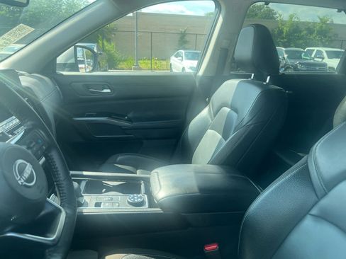 Used 2022 Nissan Pathfinder SL AWD/4WD image 6