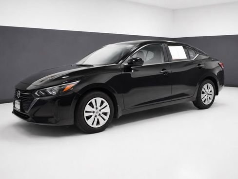 Certified 2025 Nissan Sentra S FWD image 2