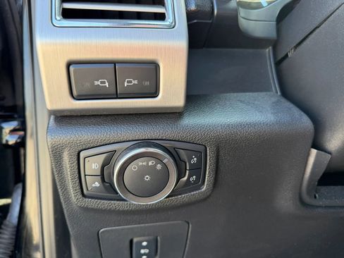 Used 2017 Ford F150 Platinum w/ Technology Package image 16