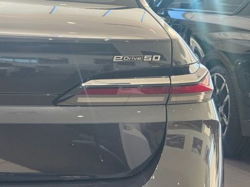 Certified 2024 BMW i7 xDrive60 RWD image 5