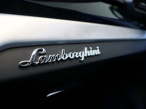 Used 2021 Lamborghini Urus AWD/4WD image 15