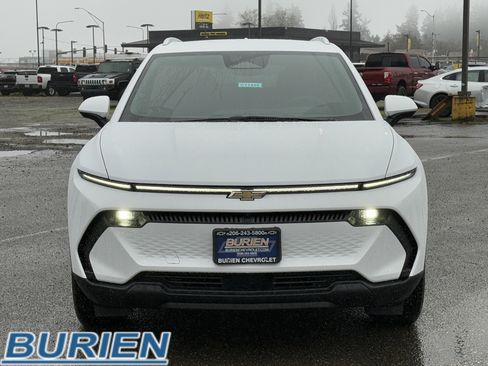 New 2026 Chevrolet Equinox EV LT image 8