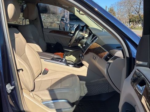 Used 2015 Mercedes-Benz GL 550 4MATIC image 8