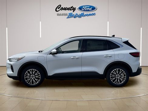 New 2025 Ford Escape SE image 3