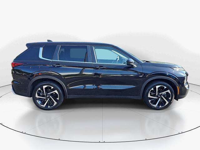 Used 2024 Mitsubishi Outlander SE FWD image 2
