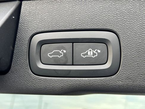 Certified 2023 Volvo XC60 B5 Core w/ Climate Package image 18