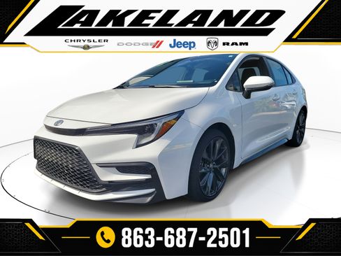 Used 2025 Toyota Corolla SE FWD image 3