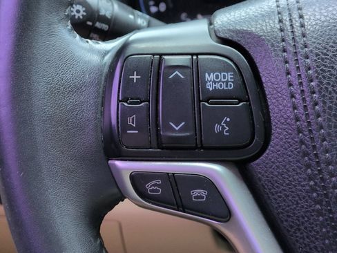 Used 2016 Toyota Highlander XLE AWD/4WD image 31