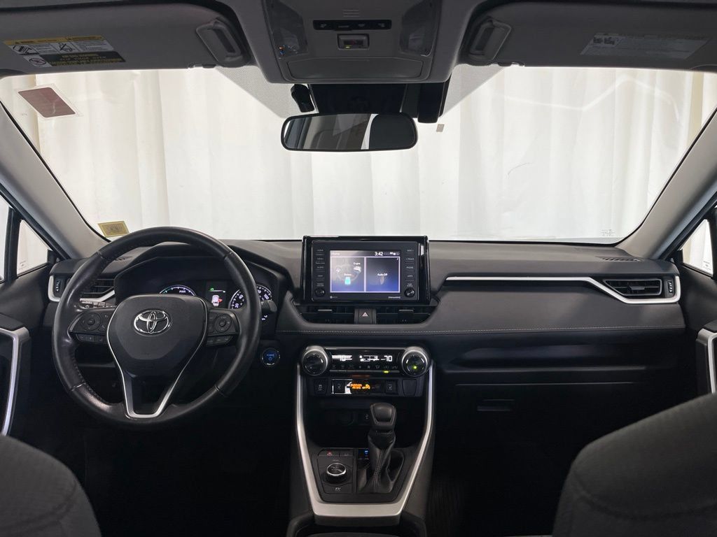 Used 2021 Toyota RAV4 XLE w/ XLE Grade Weather Package AWD/4WD image 9