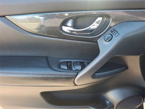 Used 2014 Nissan Rogue SL image 12