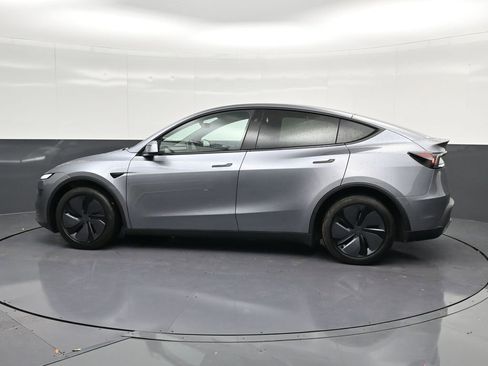 Used 2026 Tesla Model Y 2WD image 8