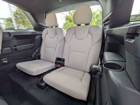New 2026 Volvo XC90 B5 Core image 18
