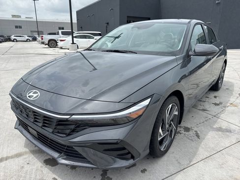 New 2025 Hyundai Elantra Limited image 1