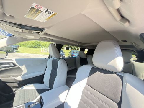 Used 2025 Mitsubishi Outlander SE FWD image 22