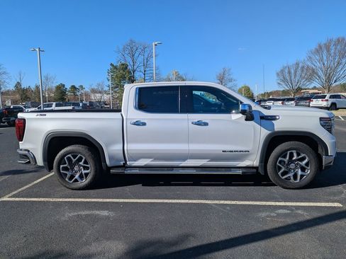 Used 2023 GMC Sierra 1500 SLT w/ SLT Premium Package image 8