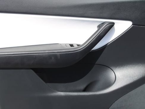 Used 2022 Tesla Model Y Performance AWD/4WD image 8