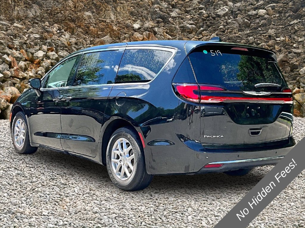 Used 2024 Chrysler Pacifica Touring-L FWD image 10