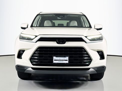 Used 2024 Toyota Grand Highlander FWD image 2