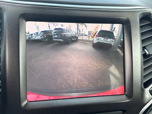 Used 2019 Jeep Cherokee Trailhawk image 25