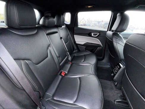 Used 2025 Jeep Compass Limited image 29