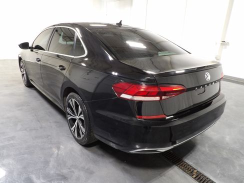 Used 2020 Volkswagen Passat 2.0T SEL FWD image 5