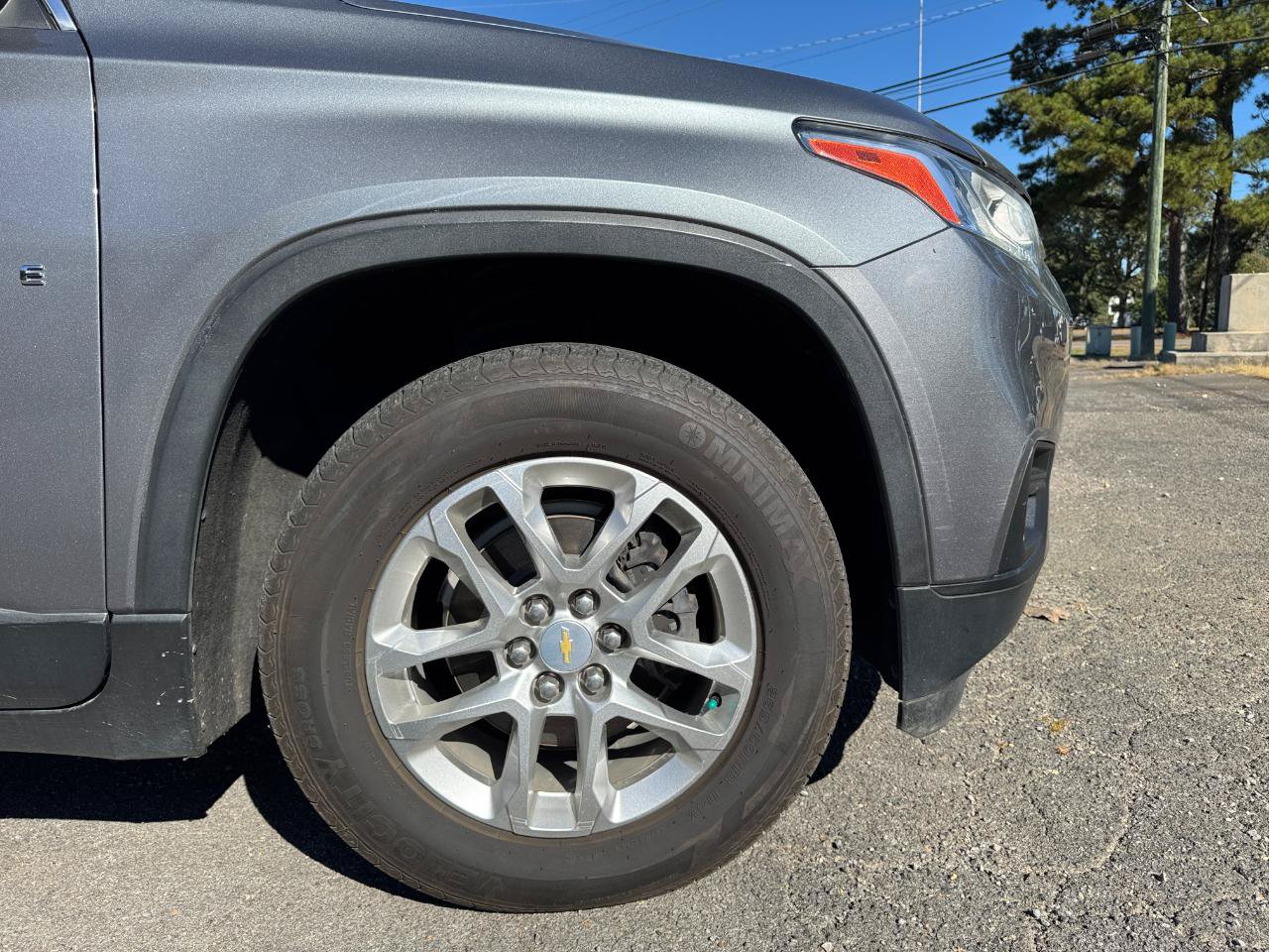 Used 2021 Chevrolet Traverse LS w/ LPO, Floor Liner Package FWD image 7