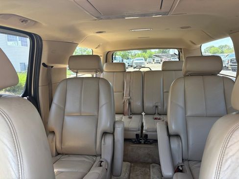 Used 2007 Chevrolet Suburban LTZ w/ LTZ Preferred Equipment Group AWD/4WD image 18