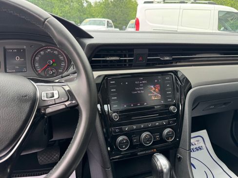 Used 2021 Volkswagen Passat 2.0T SE image 11