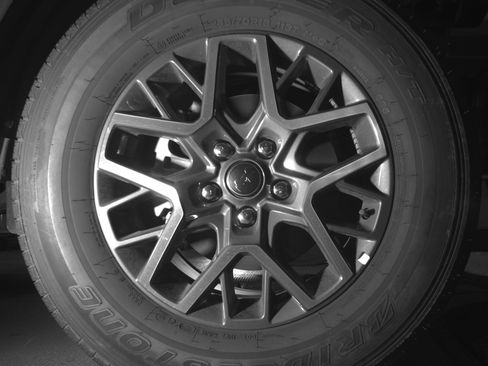 Used 2025 Jeep Wrangler Sahara image 13