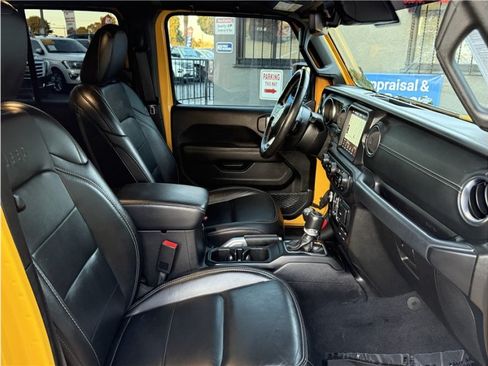 Used 2019 Jeep Wrangler Unlimited Sahara w/ Quick Order Package 24M Moab AWD/4WD image 33