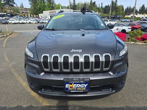 Used 2016 Jeep Cherokee Latitude w/ Cold Weather Group AWD/4WD image 2