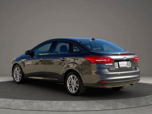 Used 2016 Ford Focus SE w/ SE Cold Weather Package image 5