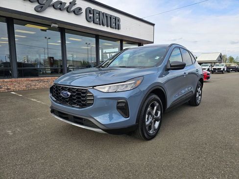 Certified 2025 Ford Escape ST-Line w/ Tech Pack #1 AWD/4WD image 2